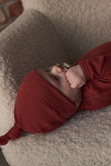 Czapeczka z supełkiem Roasted Tomato z bawełny organicznej