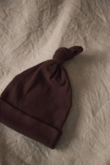 Czapeczka z supełkiem Cocoa Brown z bawełny organicznej